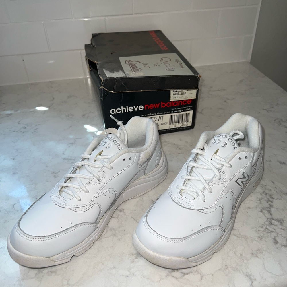 New Balance Women's Classic White Sneakers - never worn - Size 7 2A
